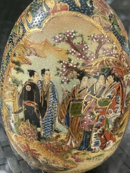 Vintage Japanese Hand-Painted Satsuma Moriage Goso Blue Egg Sculpture - Picture 8 of 12